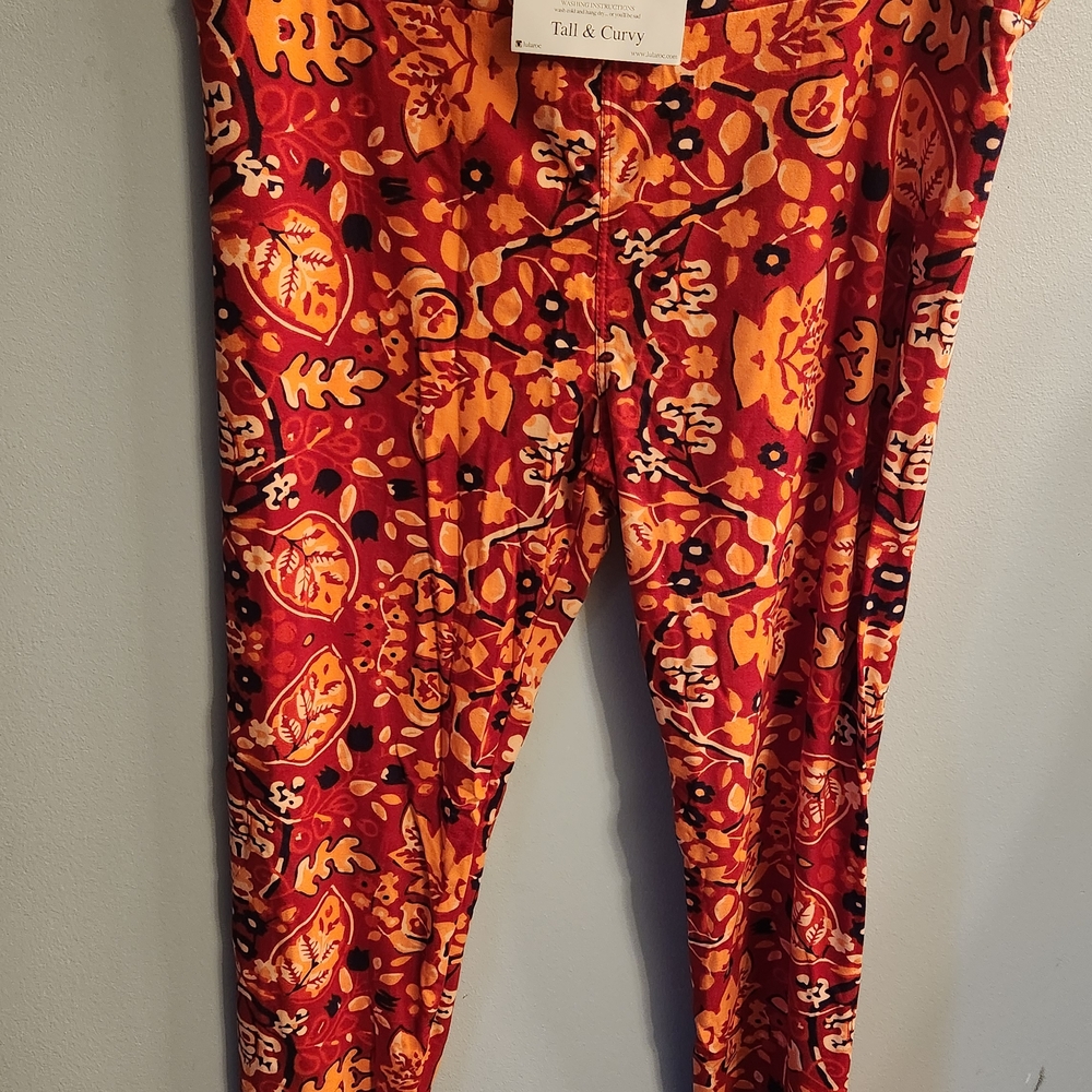 🍉NWT LuLaRoe Red and Orange Patterned Leggings